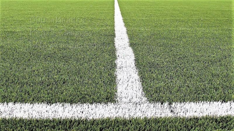искусственная трава 60 мм на футбольном поле